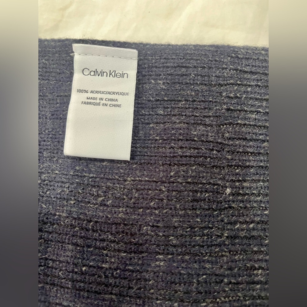 Calvin Klein Scarf π§£ - Picture 3 of 5